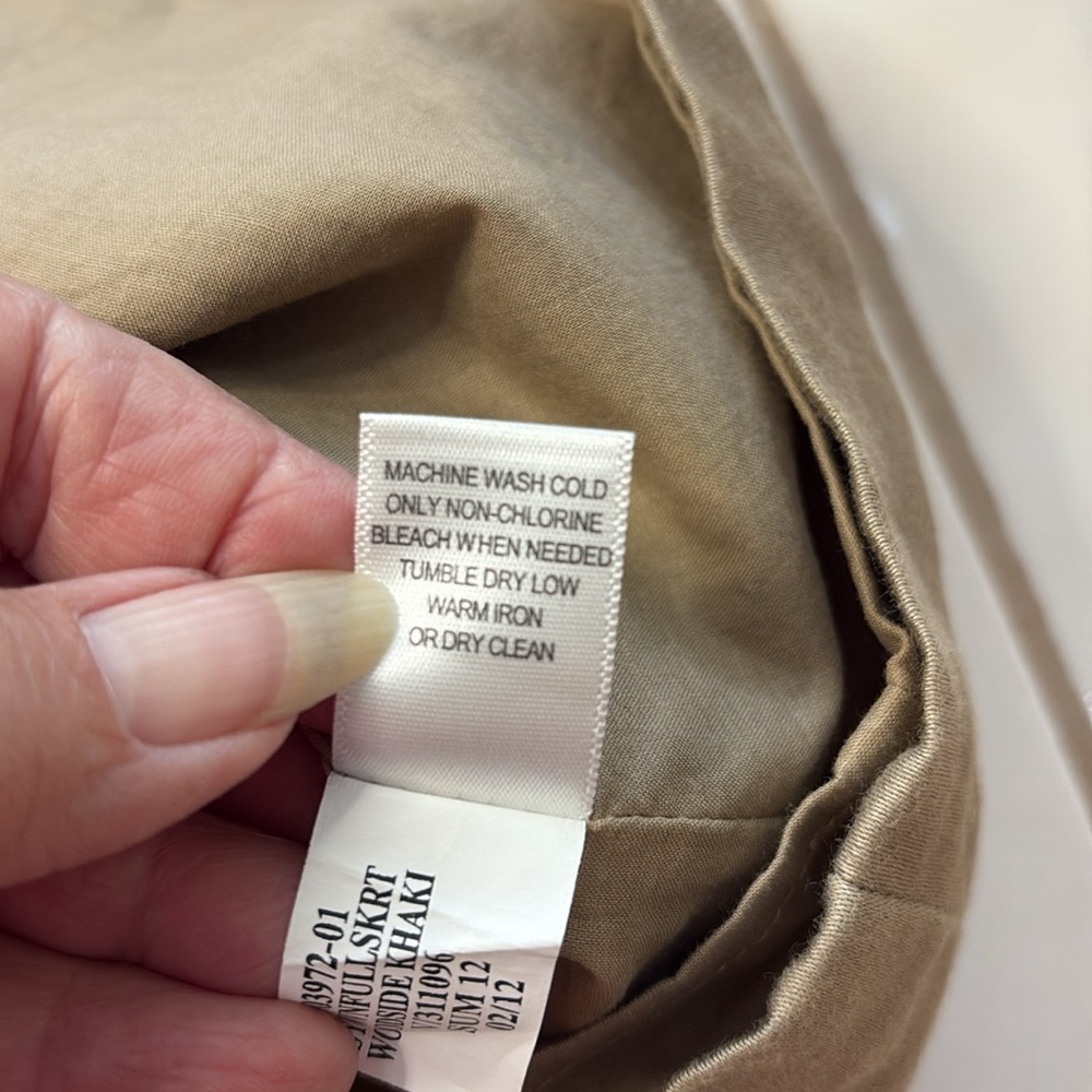 Banana Republic Woodside Khaki Women's Pleated Skirt. Size 2 - Picture 7 of 11